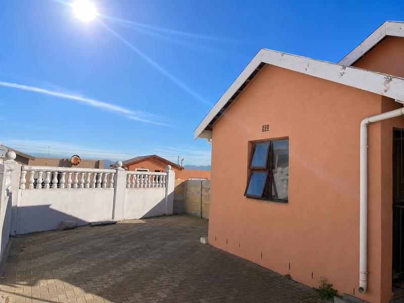 3 Bedroom Property for Sale in Ilitha Park Western Cape